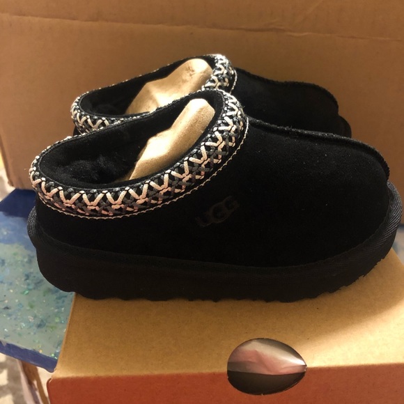 UGG - Picture 7 of 8